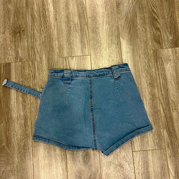 Fashion nova baby blue Jean shorts - size small - Picture 2 of 2